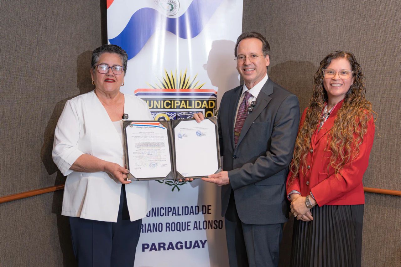 Dr. José Benjamín Pérez Matos Honored as “Distinguished Visitor” by Mariano Roque Alonso Municipality