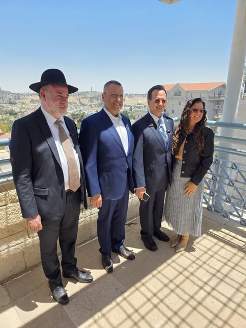 Cumbre en Jerusalén: el Dr. José Benjamín Pérez Matos consolida vínculos con el alcalde Moshe Lion en el cierre de su gira